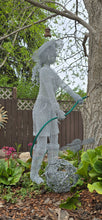 Chicken Wire Garden Sculptures -Gardeners