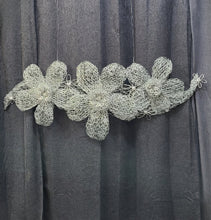 Summer Breeze- 2D Chicken Wire Sculpture
