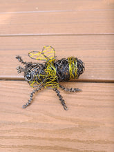 Messy Wrap/Rusty Critter Honey Bee